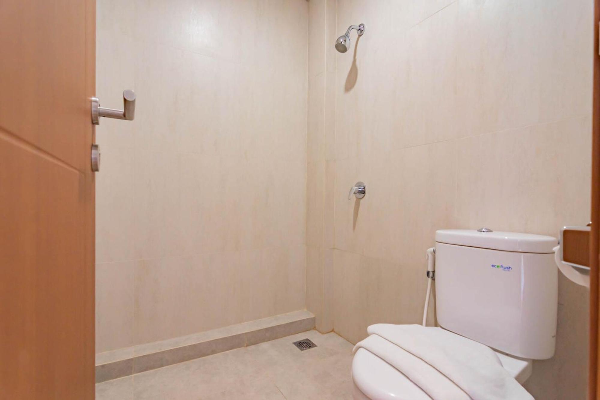 Sans Hotel Alexander Bandung Room photo